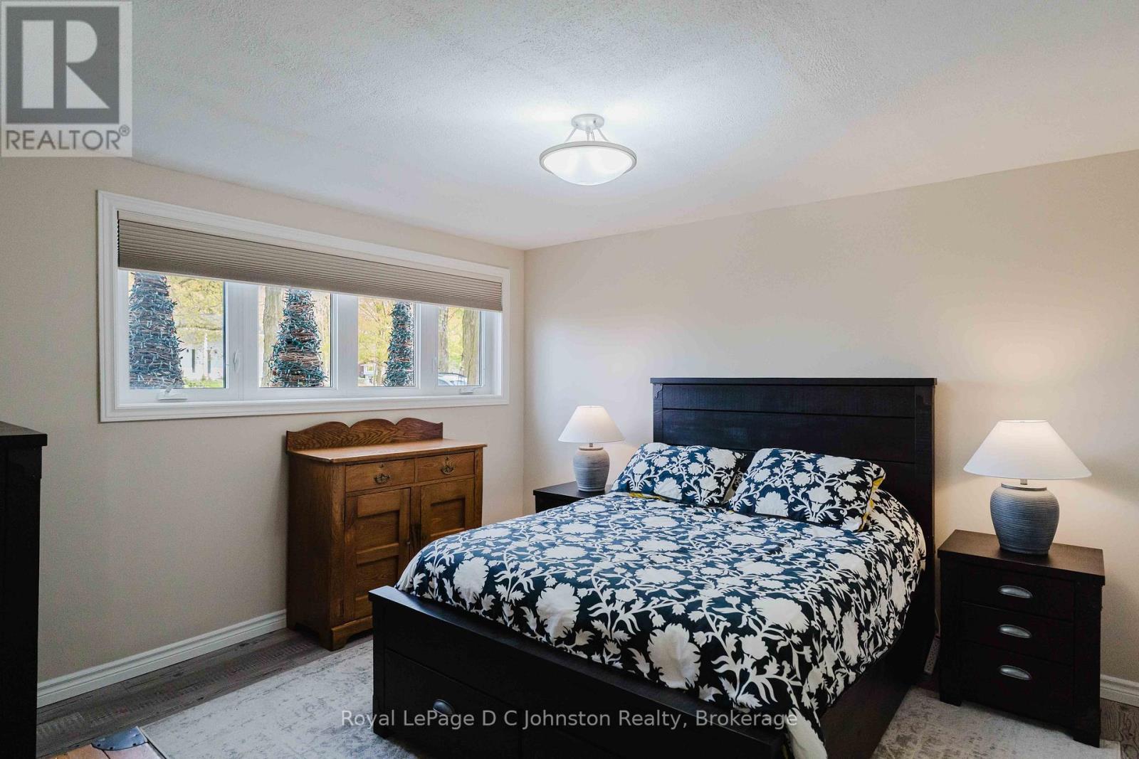 343 MAPLE DRIVE - 24