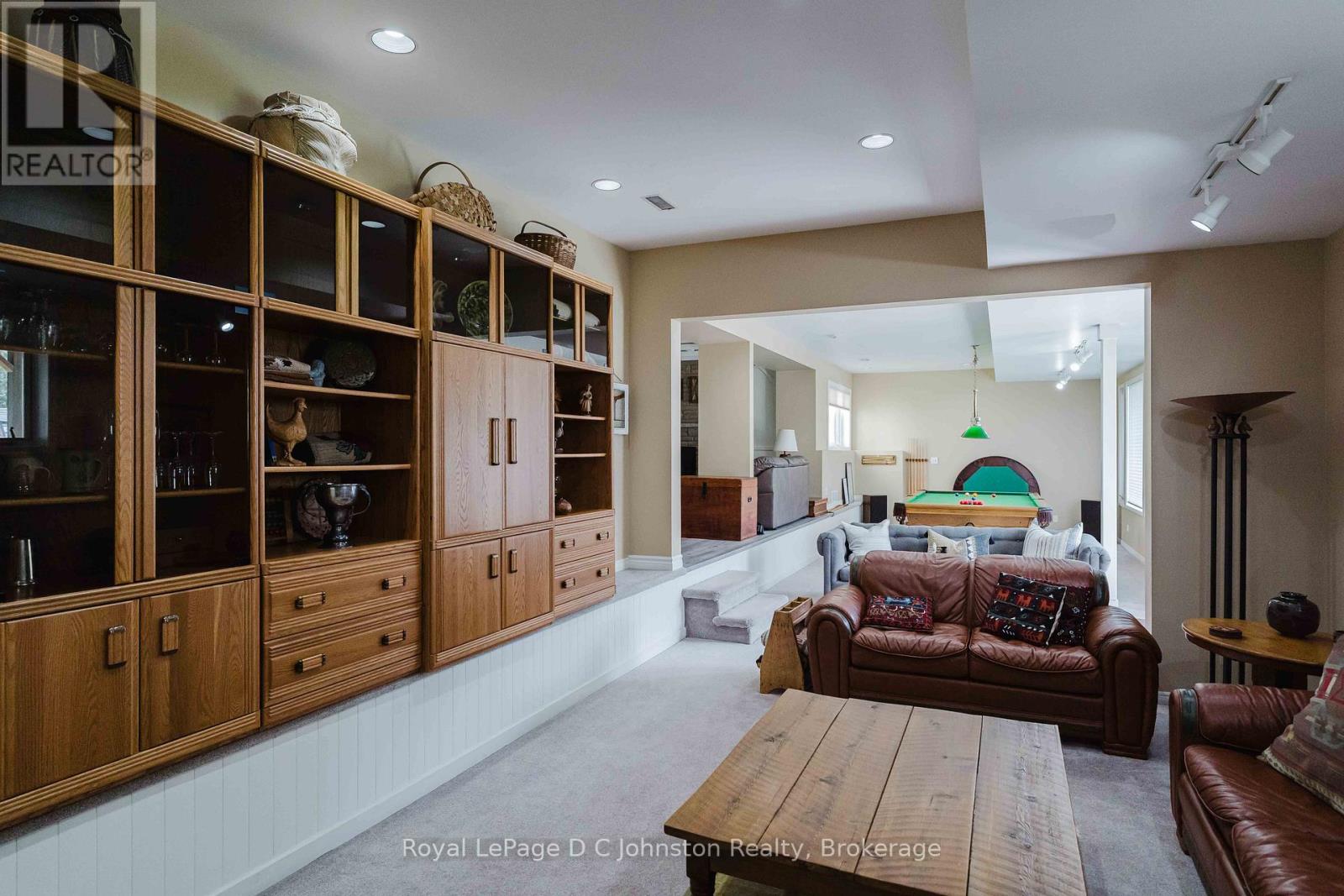 343 MAPLE DRIVE - 33