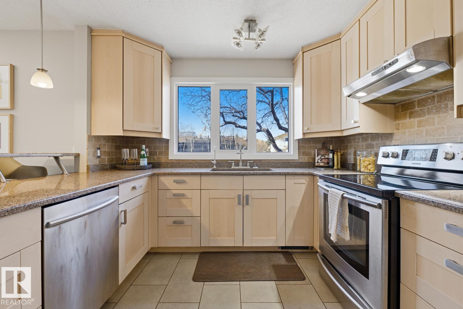 17604 85 AV NW - 12