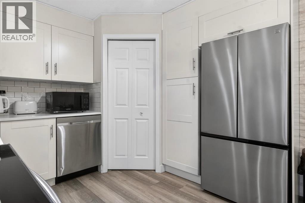 #79 3809 45 Street SW - 8
