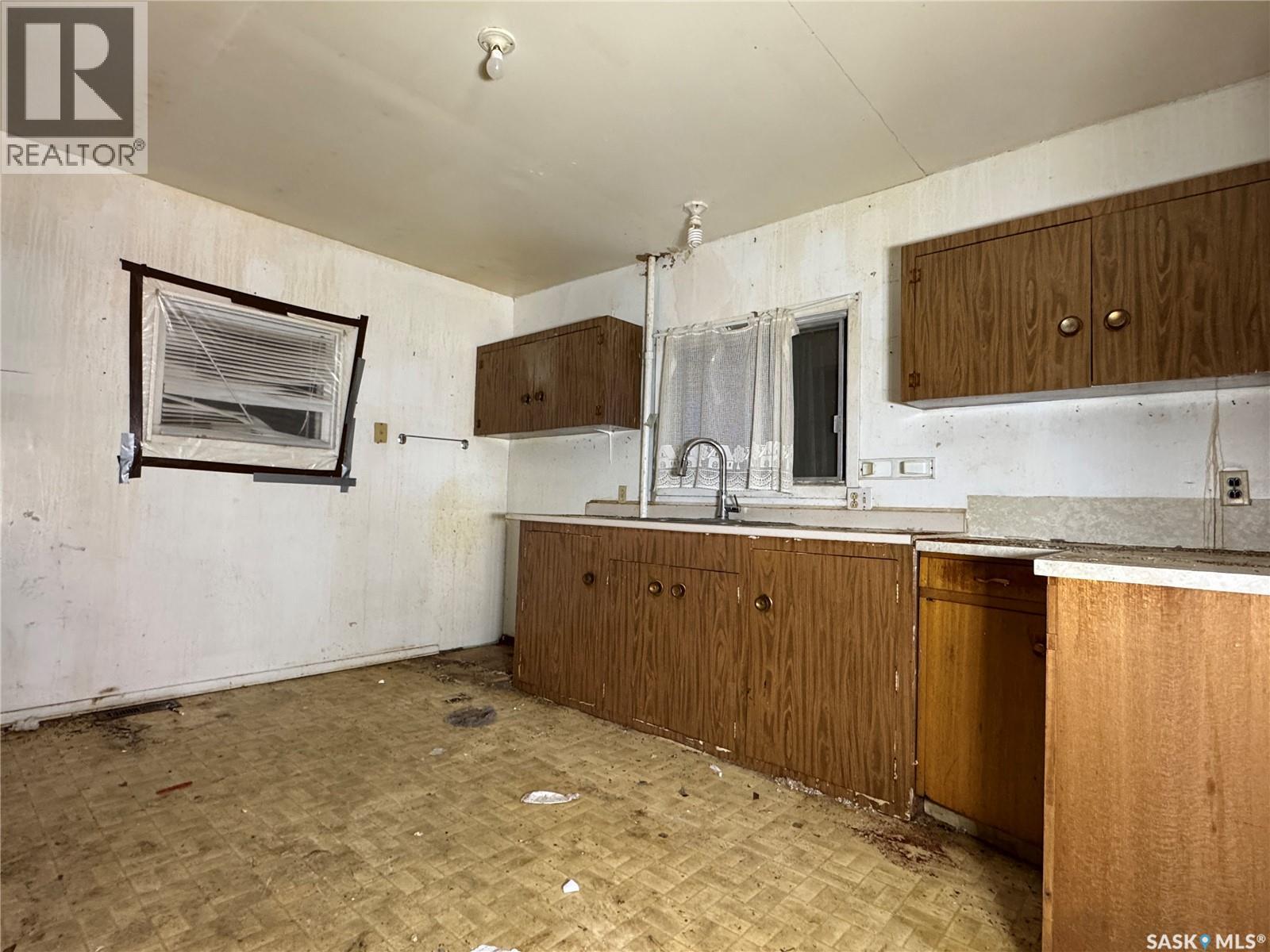 208 Irvine STREET - 4
