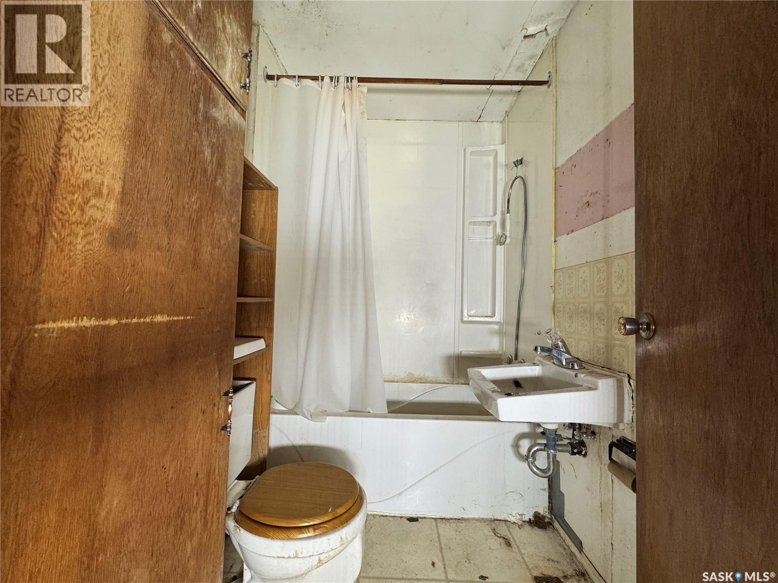 208 Irvine STREET - 8