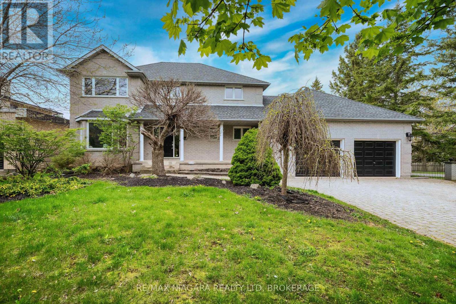 2 MCCLURE CRESCENT - 1