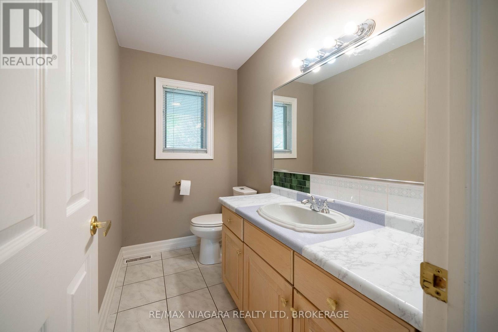 2 MCCLURE CRESCENT - 17