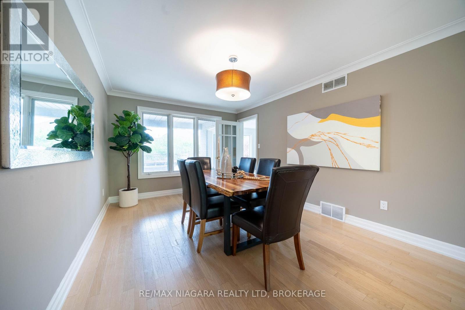2 MCCLURE CRESCENT - 21