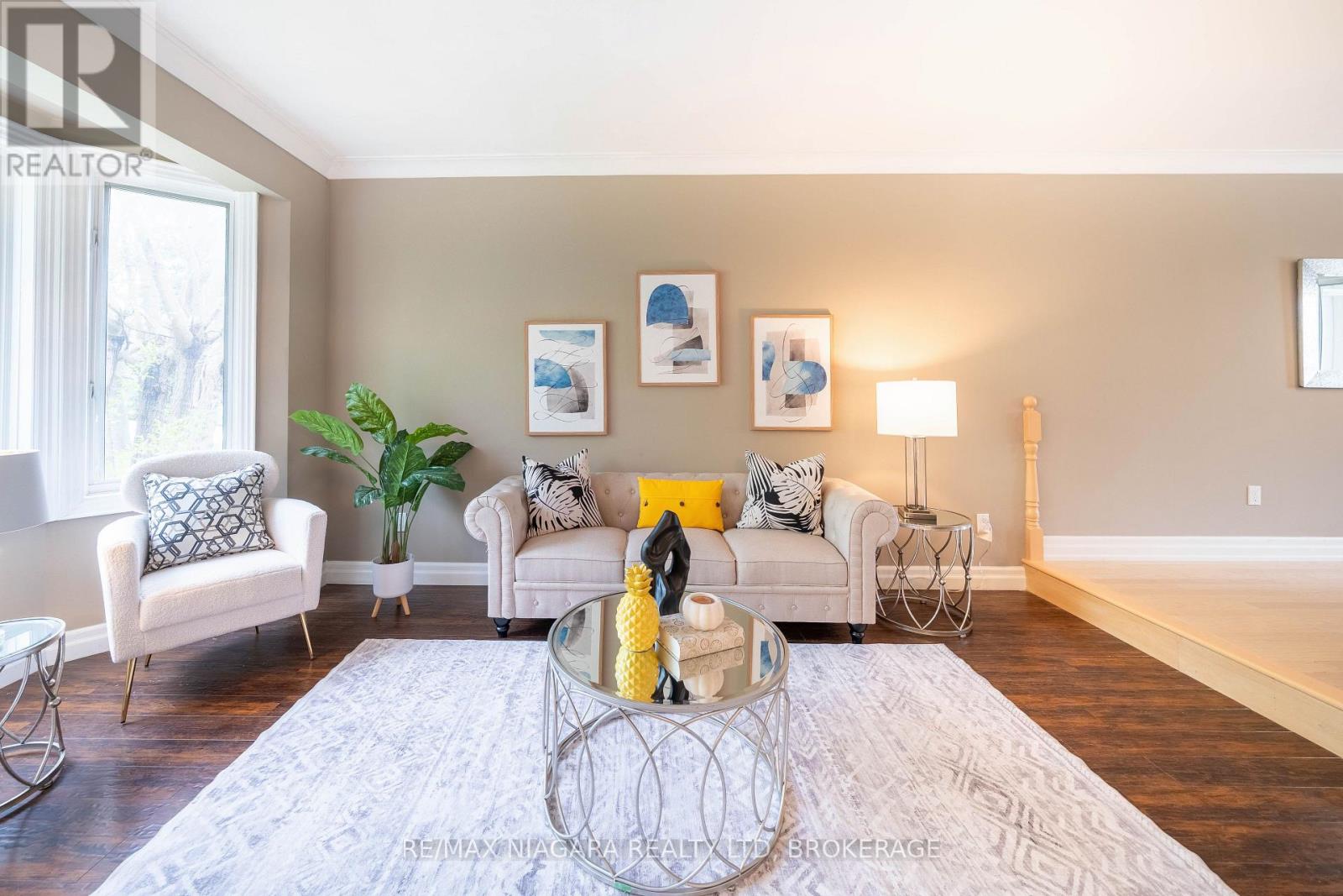 2 MCCLURE CRESCENT - 24