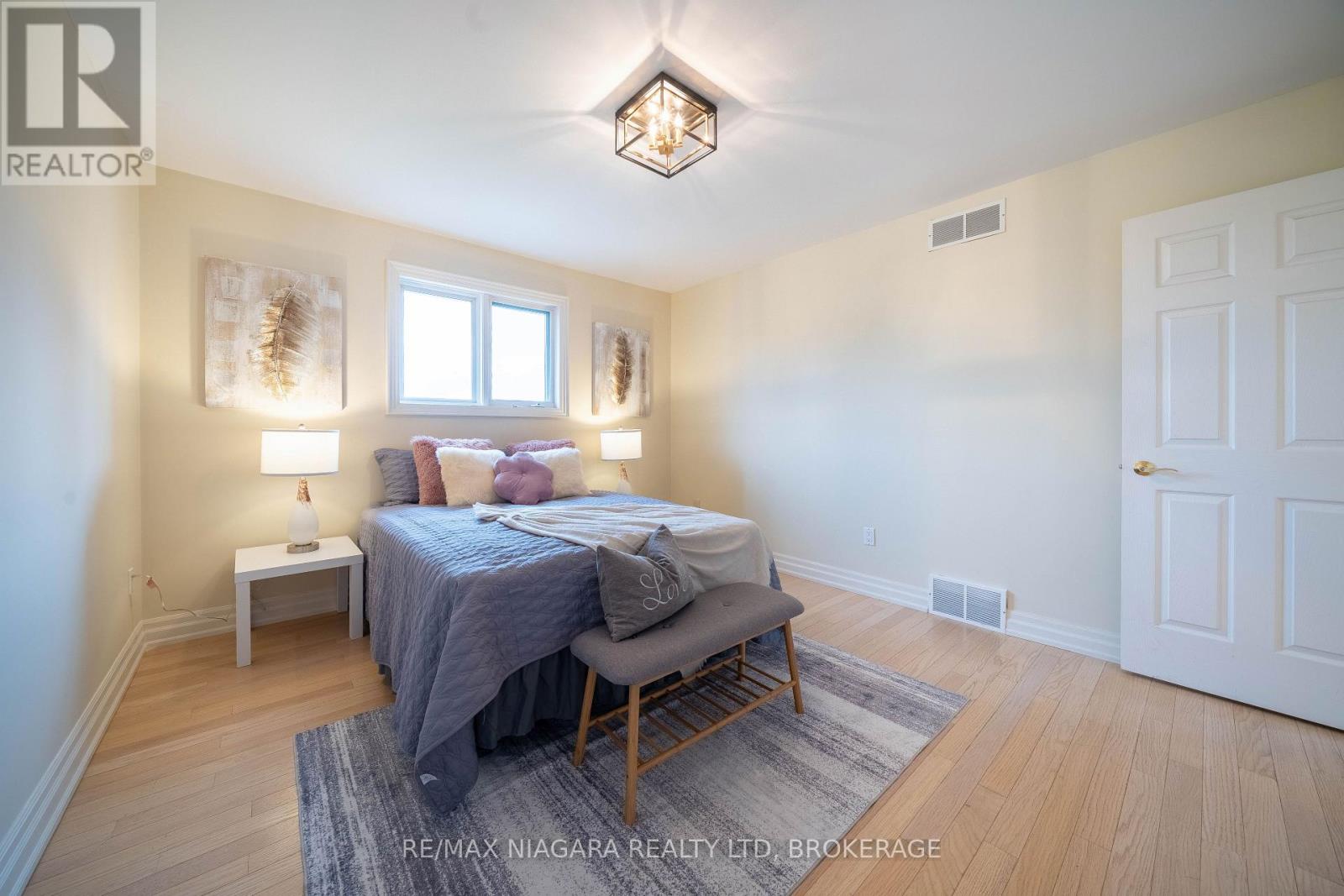 2 MCCLURE CRESCENT - 33
