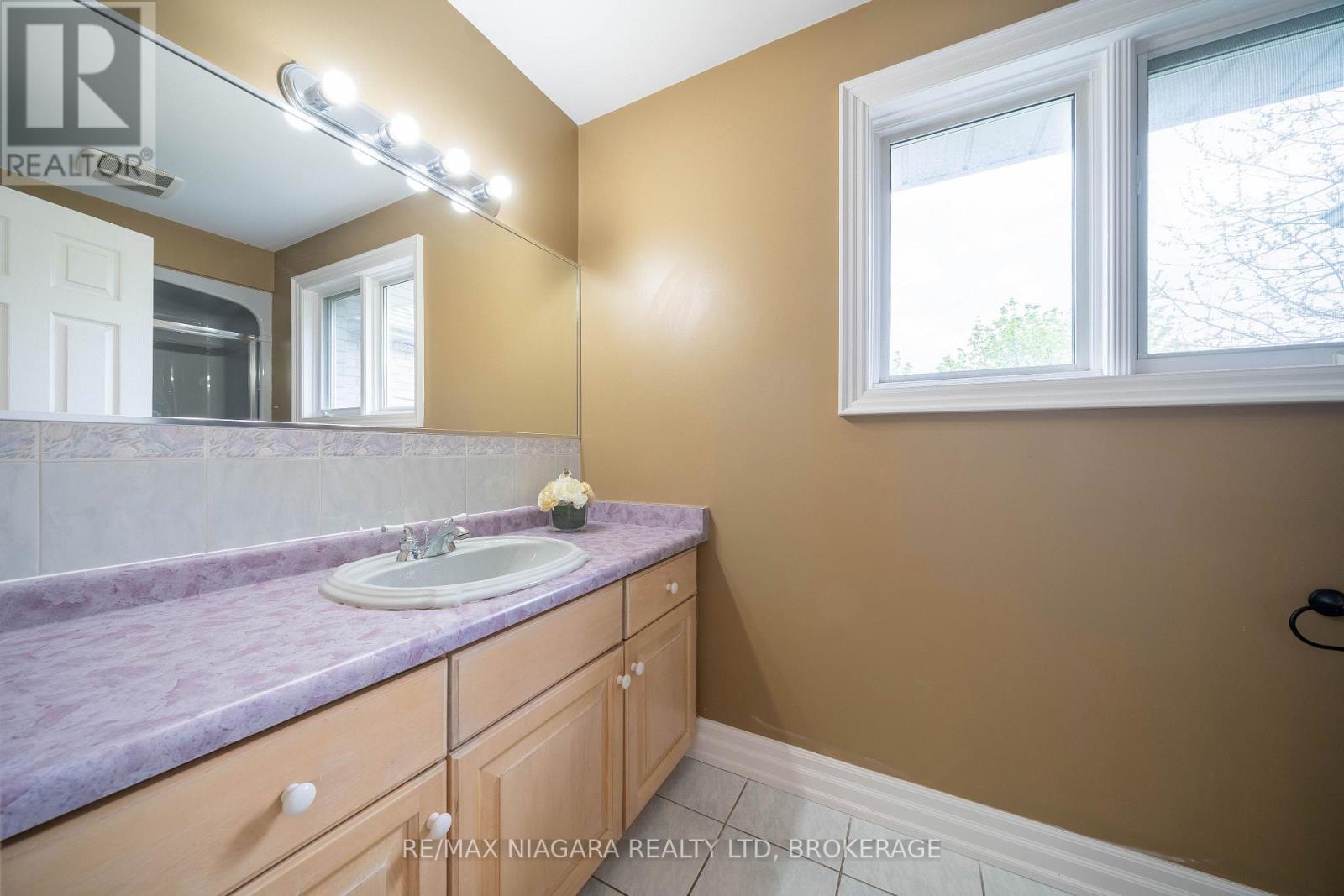2 MCCLURE CRESCENT - 34
