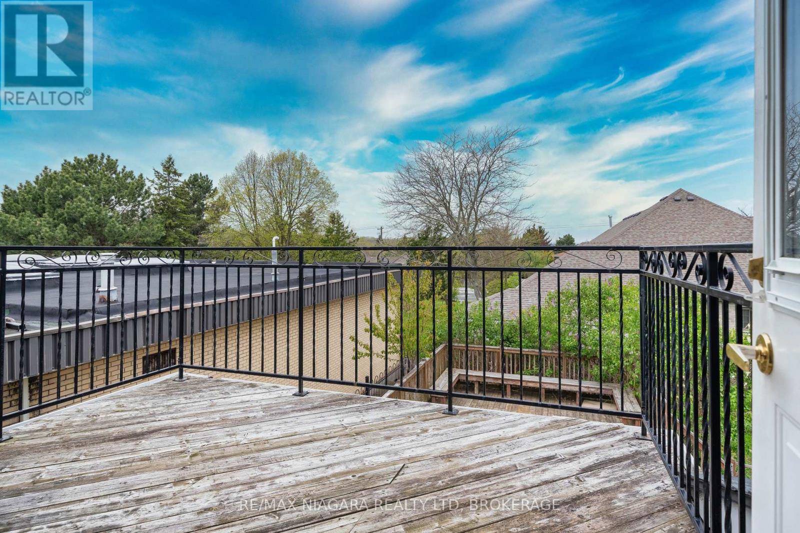 2 MCCLURE CRESCENT - 40