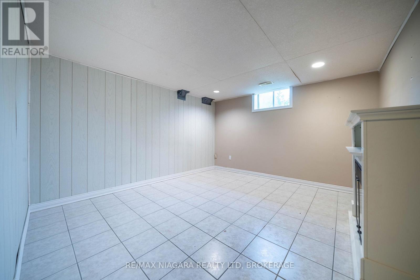 2 MCCLURE CRESCENT - 44