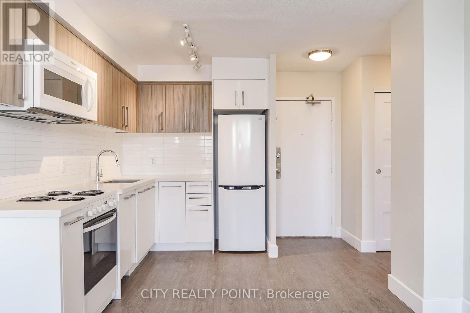 Listing photo of 207 - 1500 BATHURST STREET