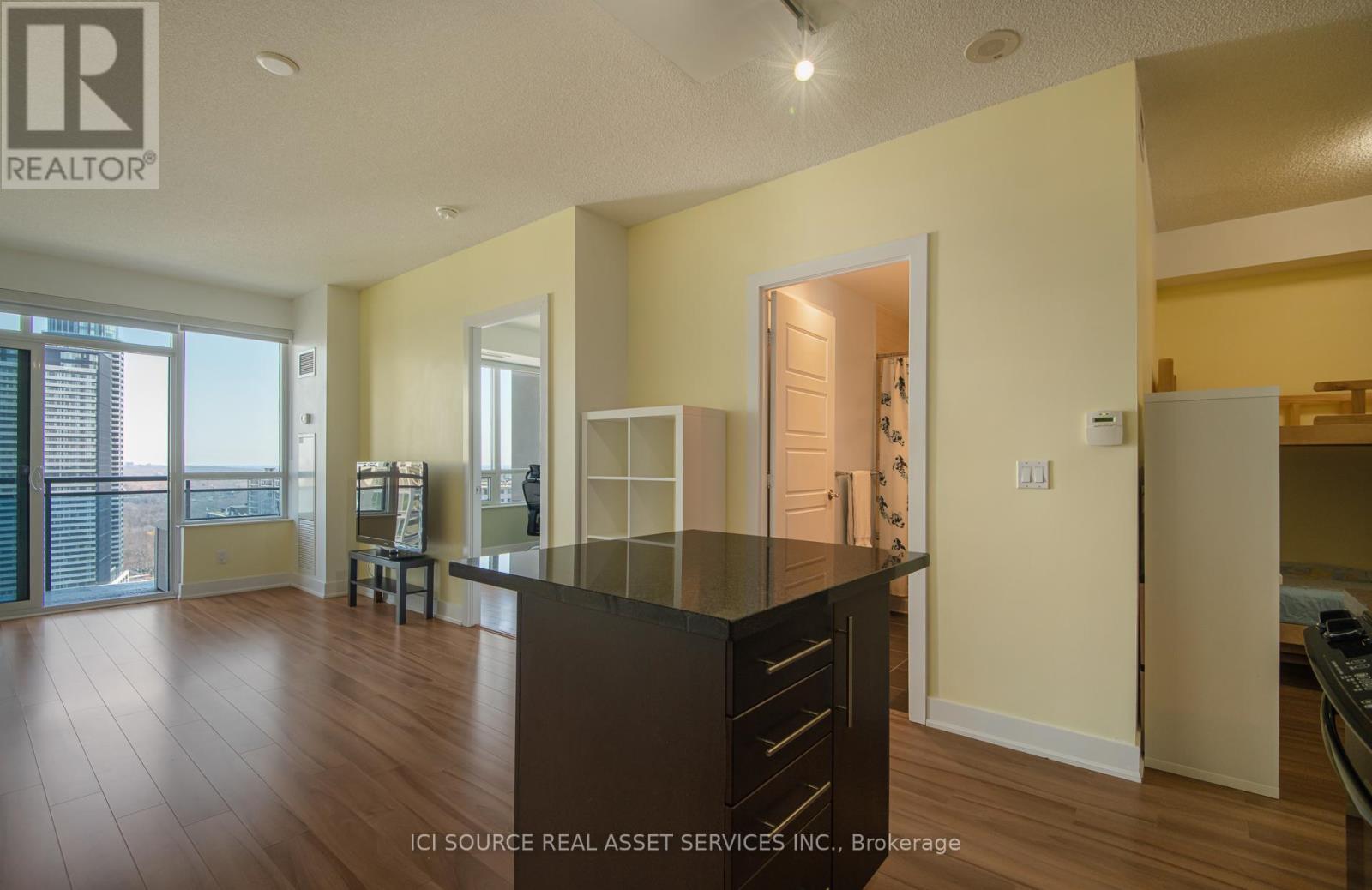 #2303 28 LINDEN STREET - Image 2
