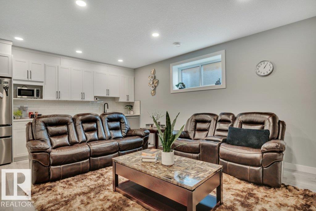 38 AVONLEA WY - 52