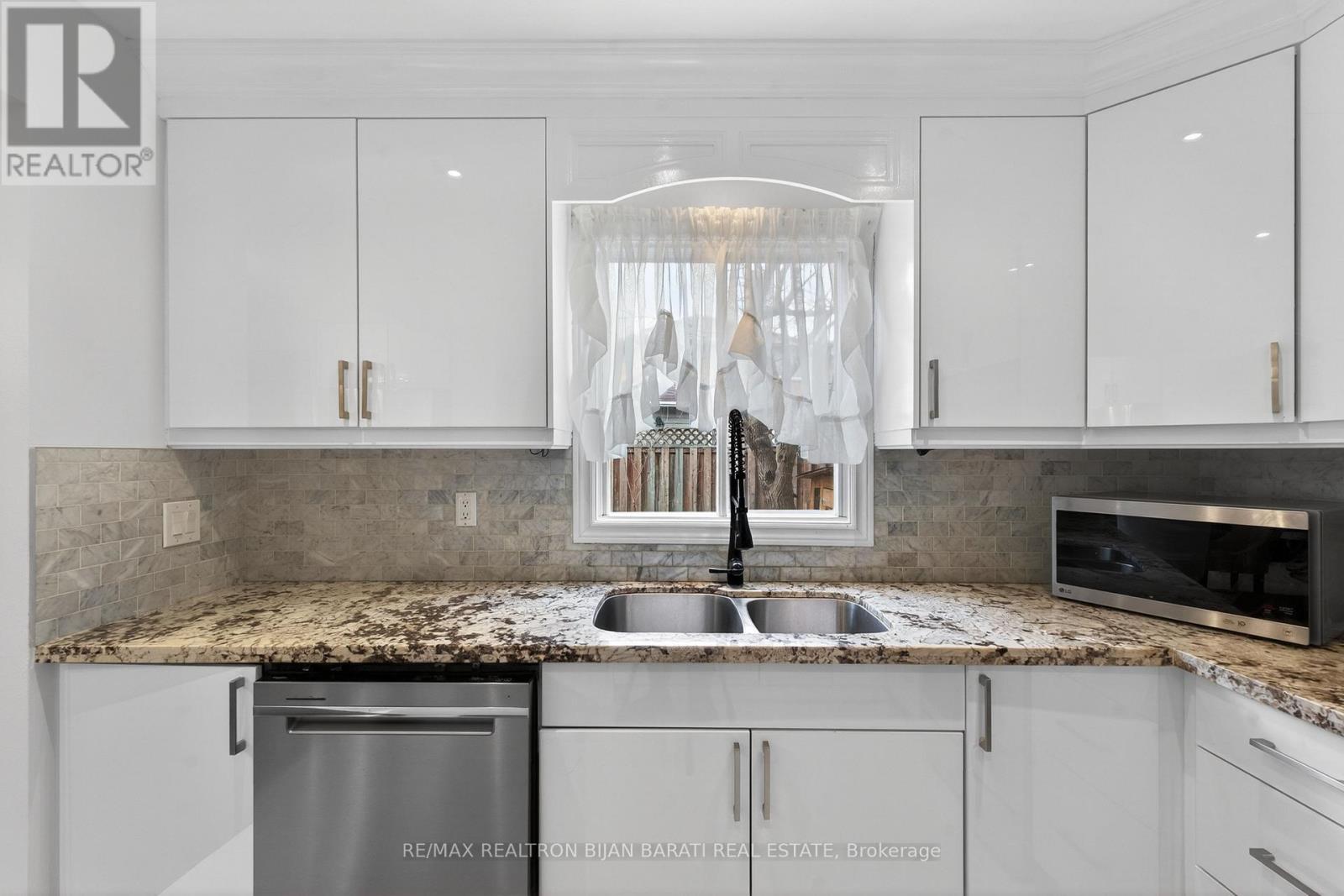 92 WELDRICK ROAD E - 23