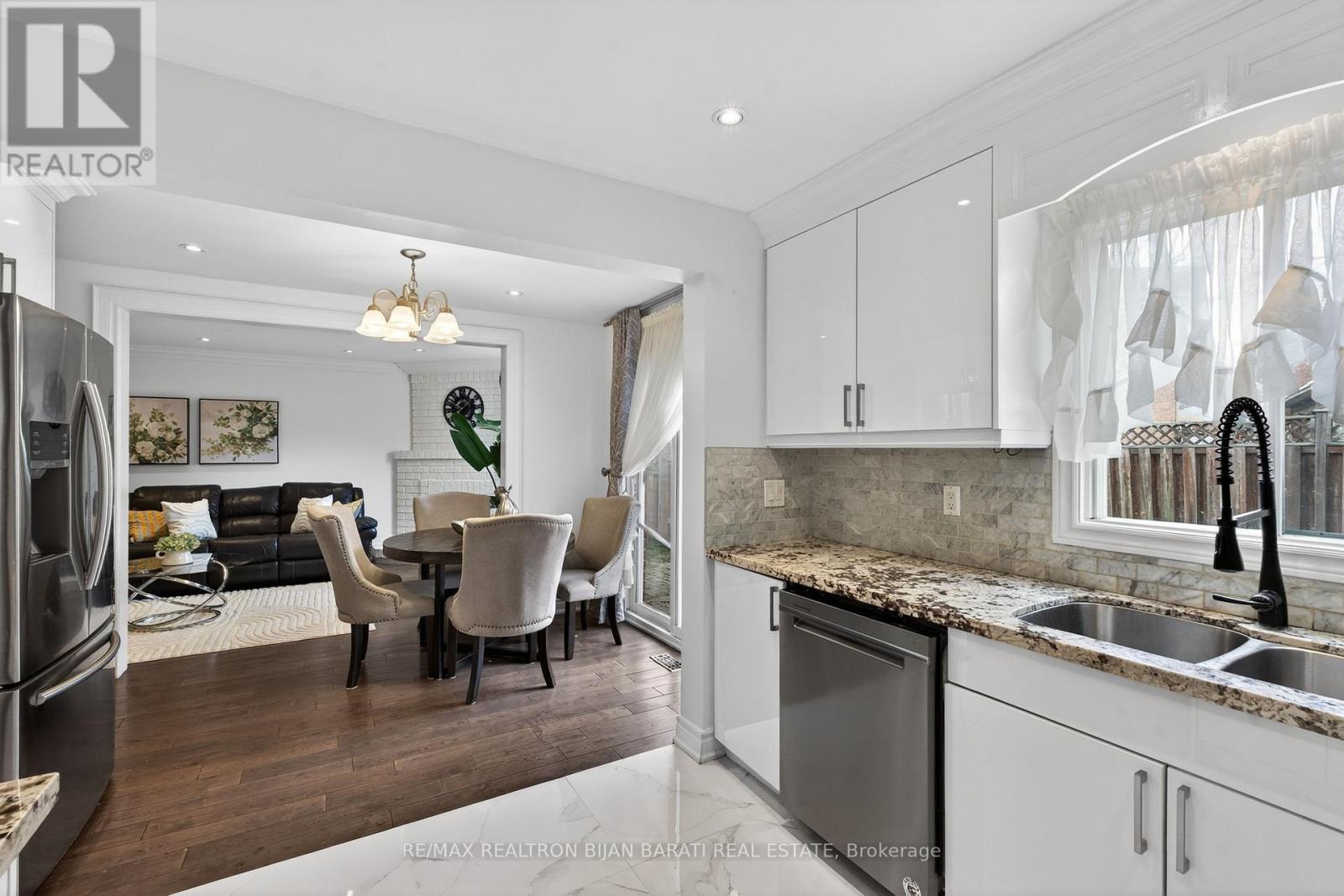 92 WELDRICK ROAD E - 24