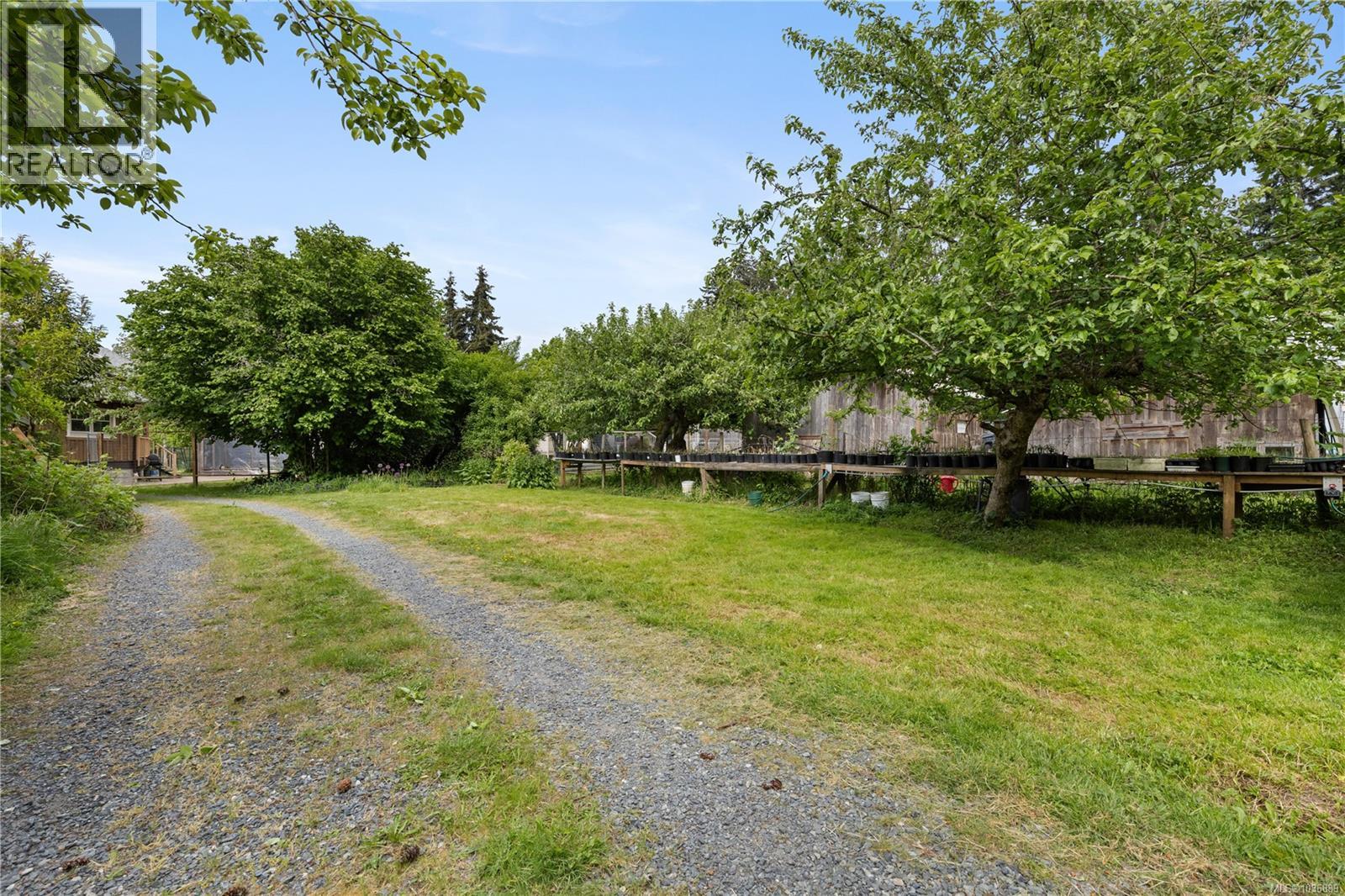 1139 Lippincott Rd - 33