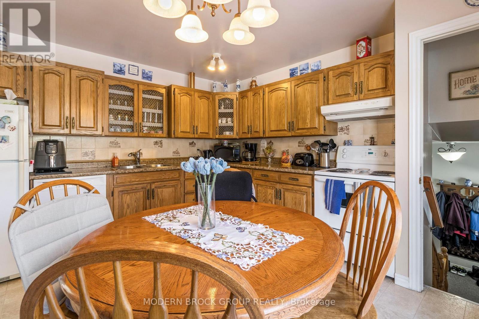 24 BERNARD CRESCENT - 11