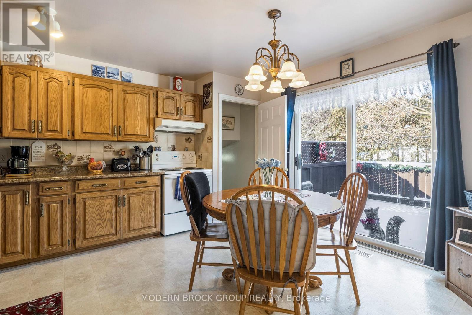 24 BERNARD CRESCENT - 12