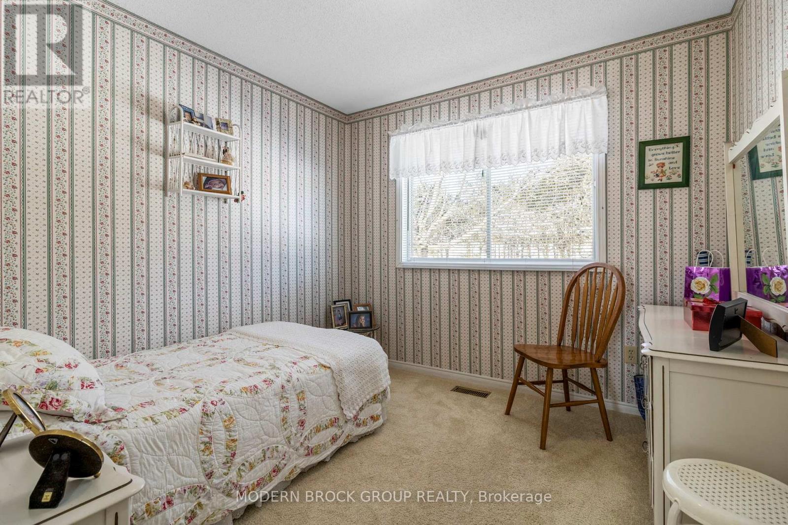 24 BERNARD CRESCENT - 21