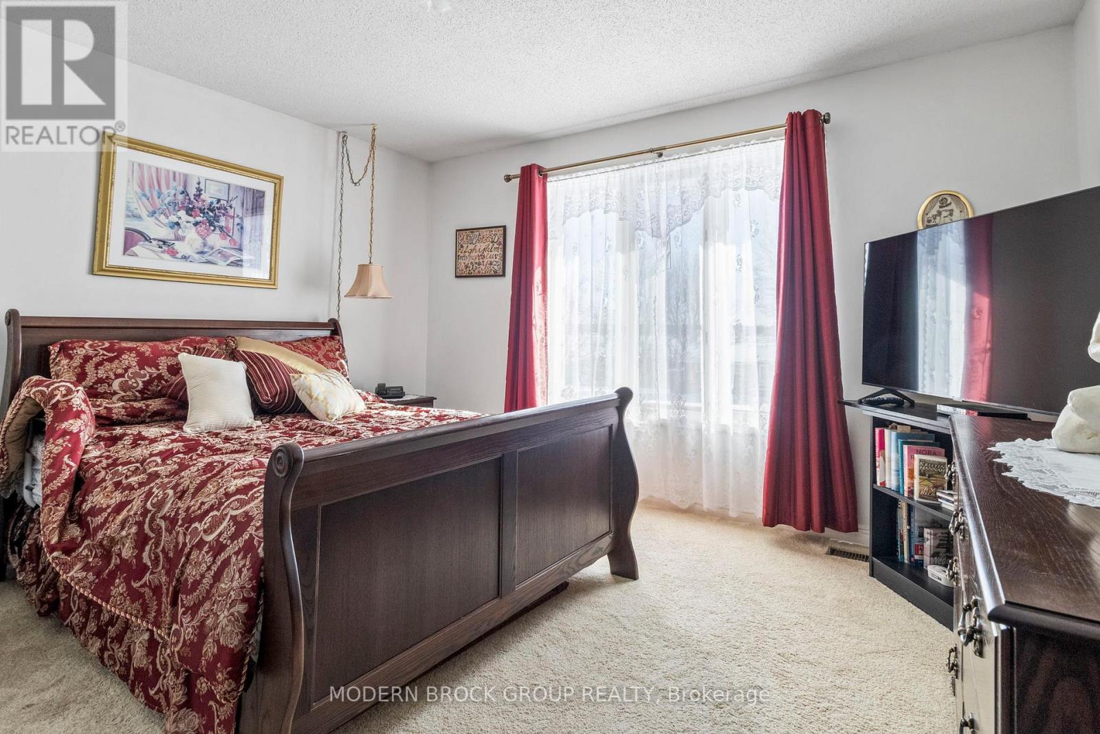 24 BERNARD CRESCENT - 16