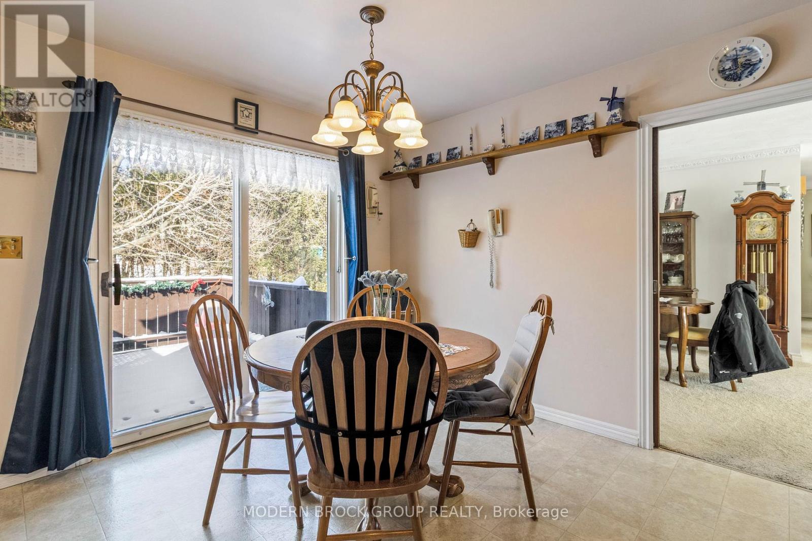24 BERNARD CRESCENT - 15