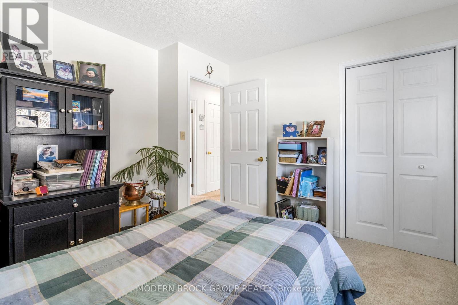 24 BERNARD CRESCENT - 18