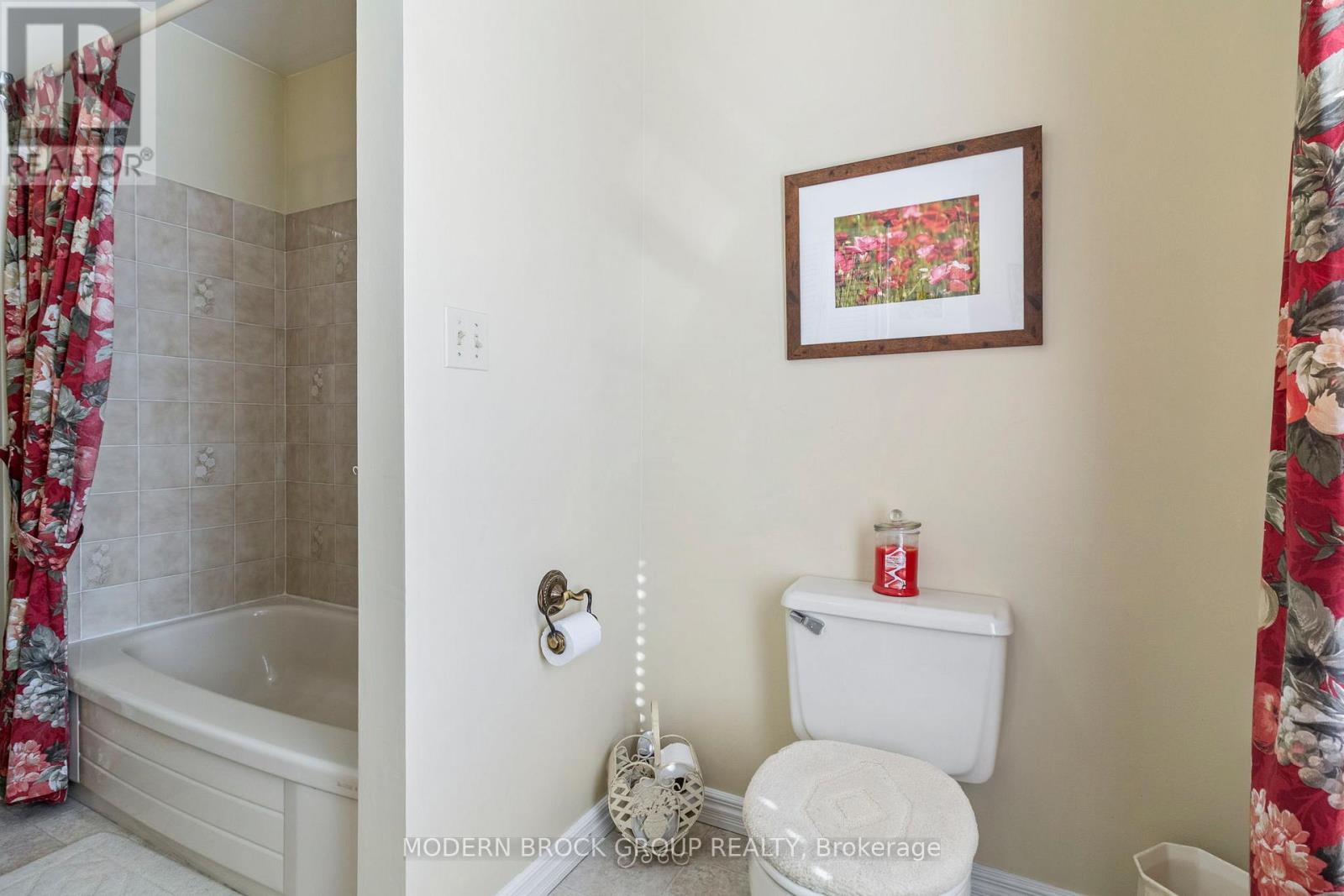 24 BERNARD CRESCENT - 24