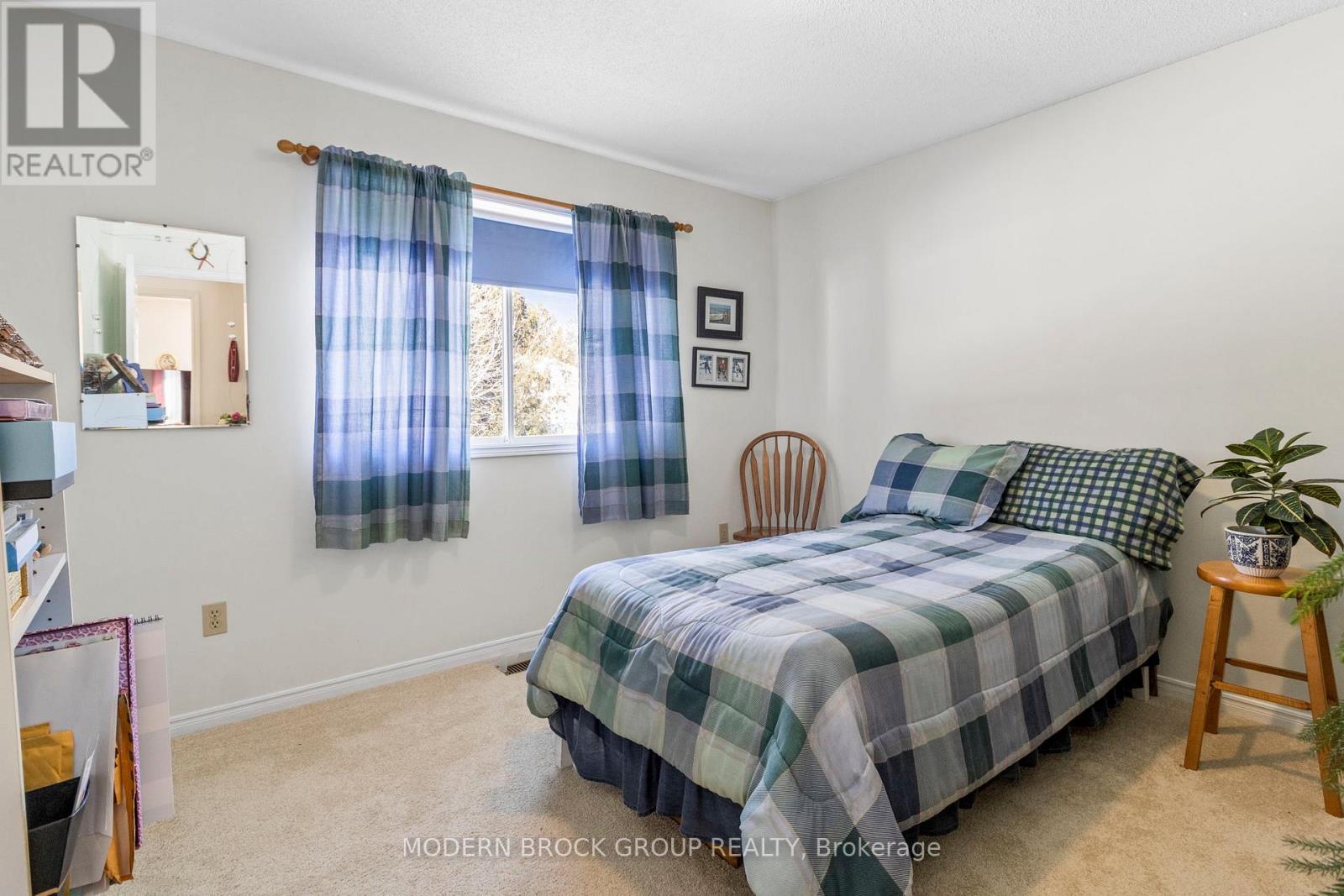 24 BERNARD CRESCENT - 20