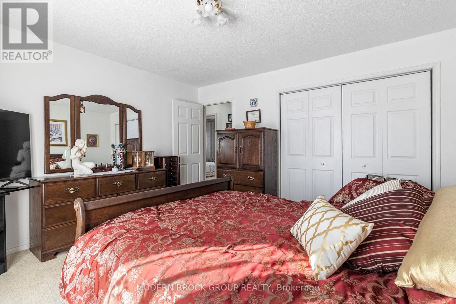 24 BERNARD CRESCENT - 17