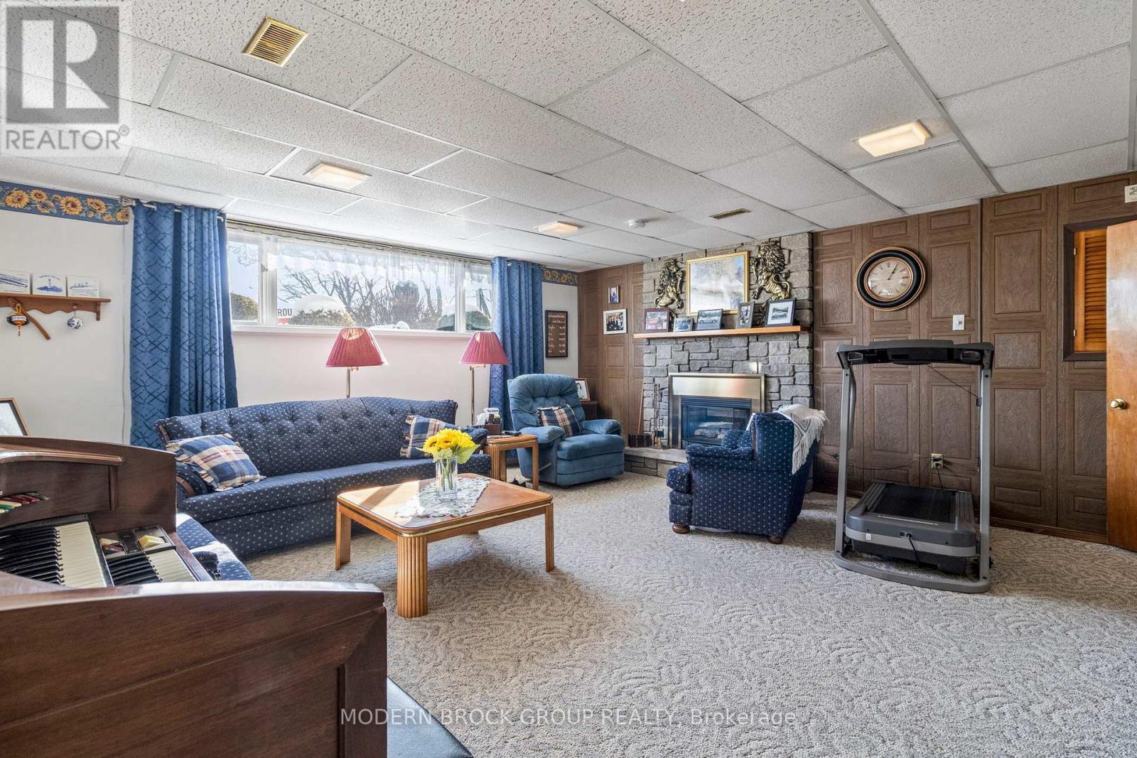 24 BERNARD CRESCENT - 25