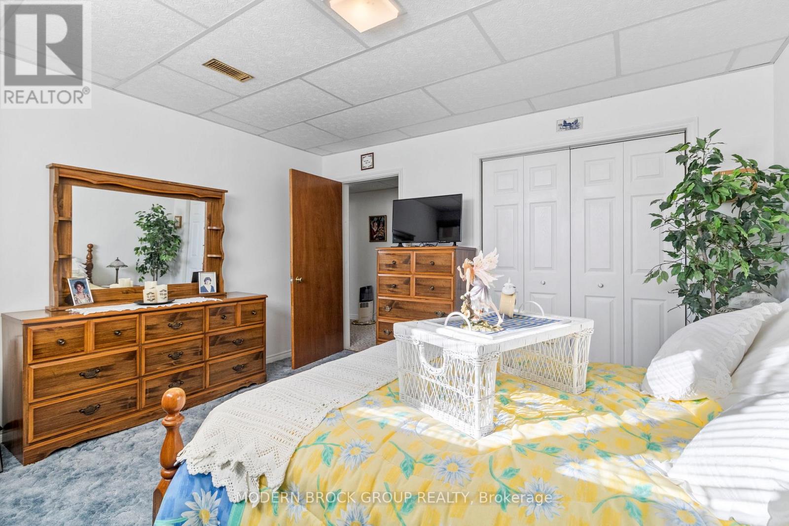 24 BERNARD CRESCENT - 31