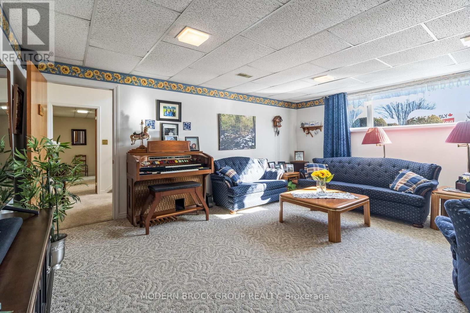 24 BERNARD CRESCENT - 26