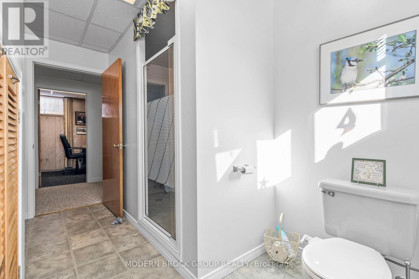 24 BERNARD CRESCENT - 29