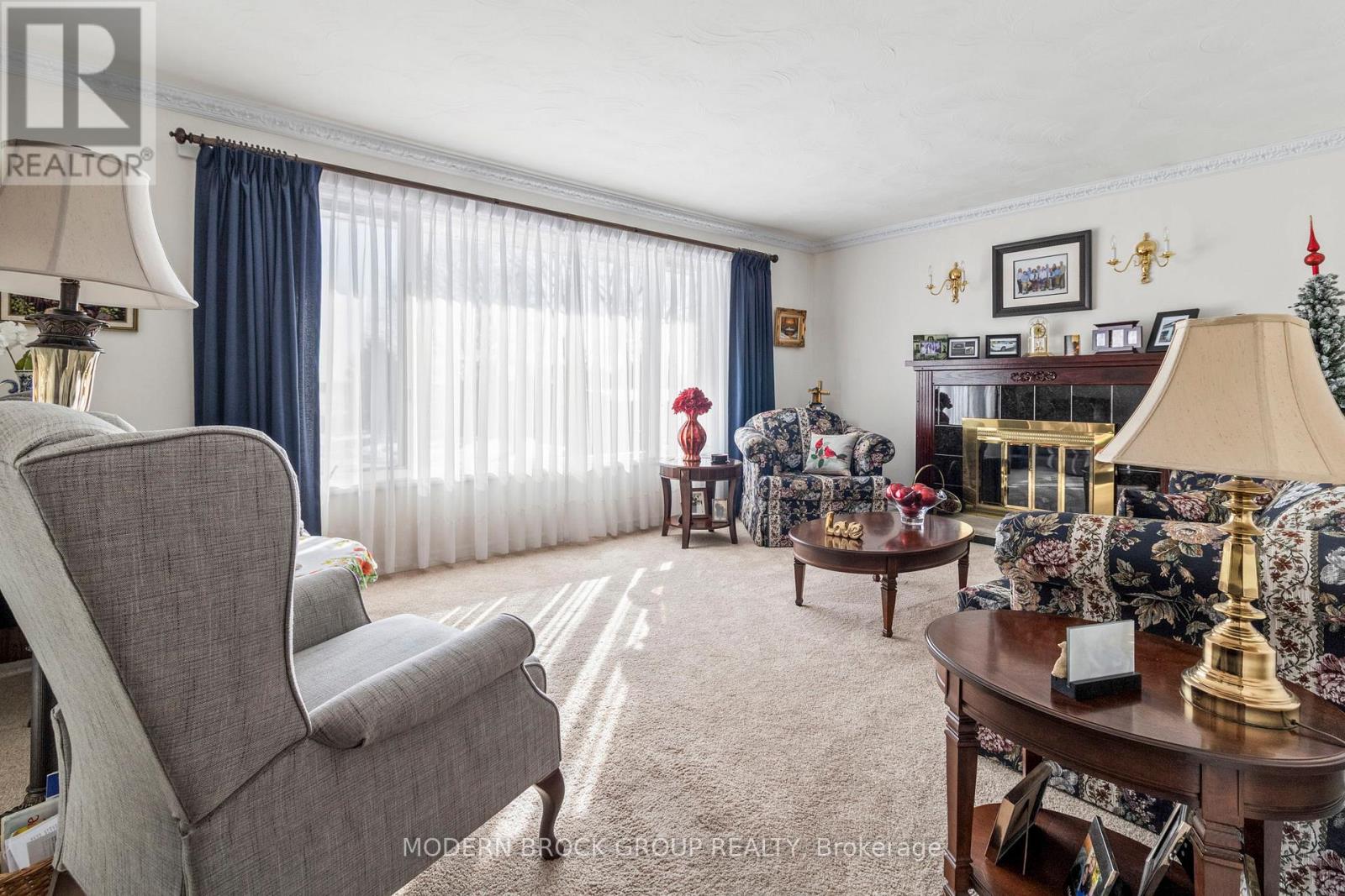 24 BERNARD CRESCENT - 6