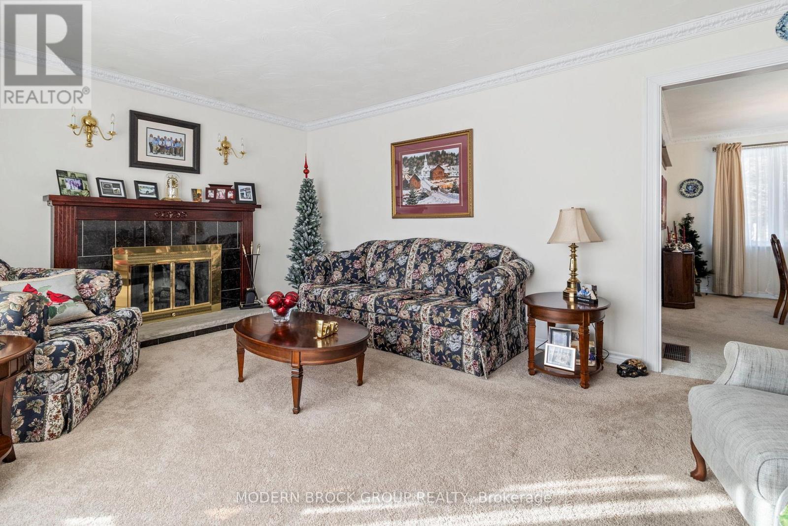24 BERNARD CRESCENT - 7