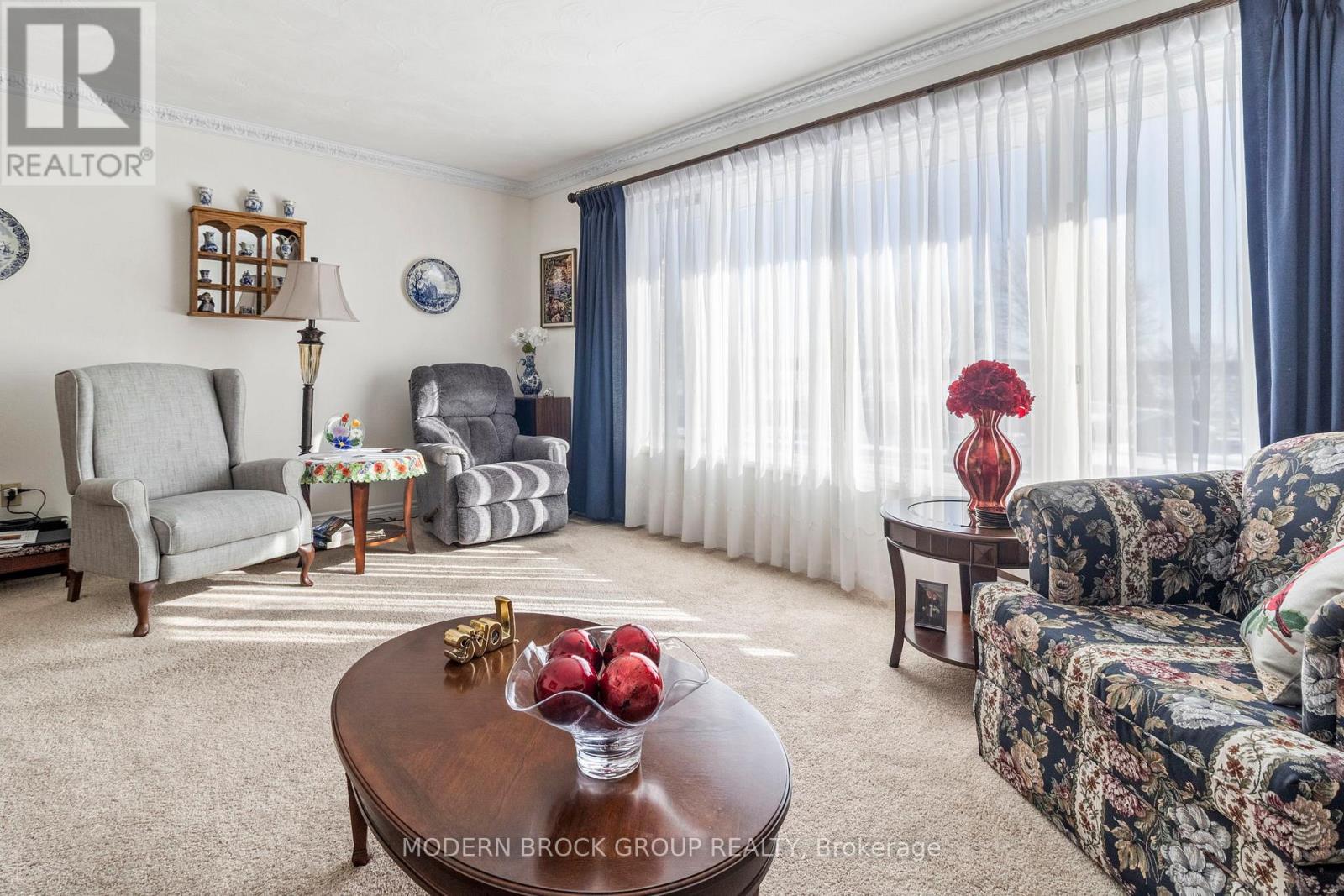 24 BERNARD CRESCENT - 5