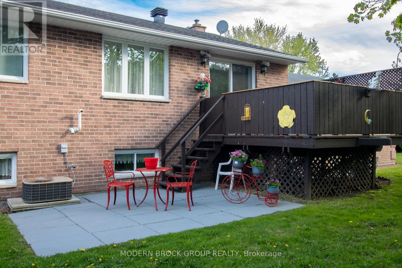 24 BERNARD CRESCENT - 39