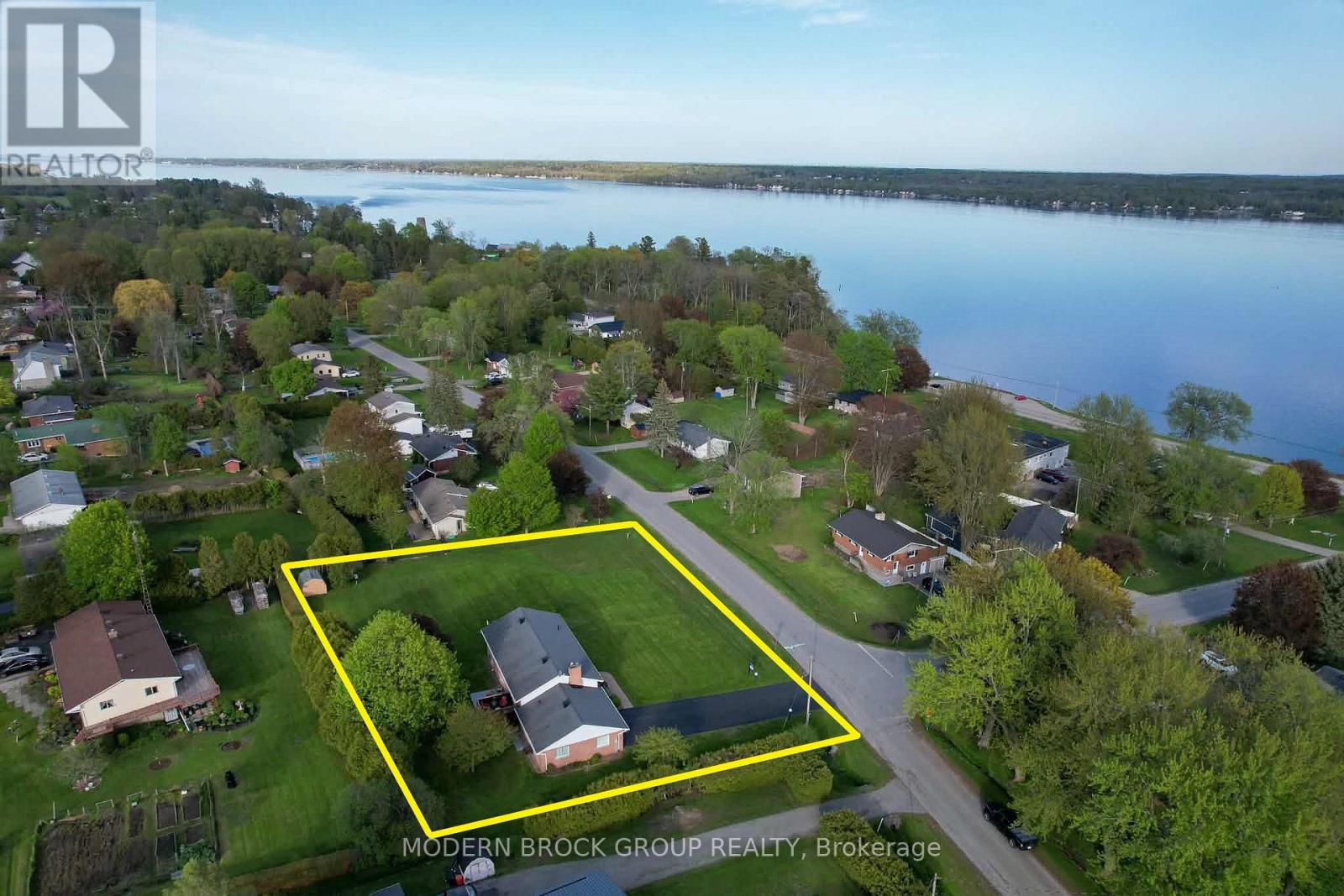 24 BERNARD CRESCENT - 44