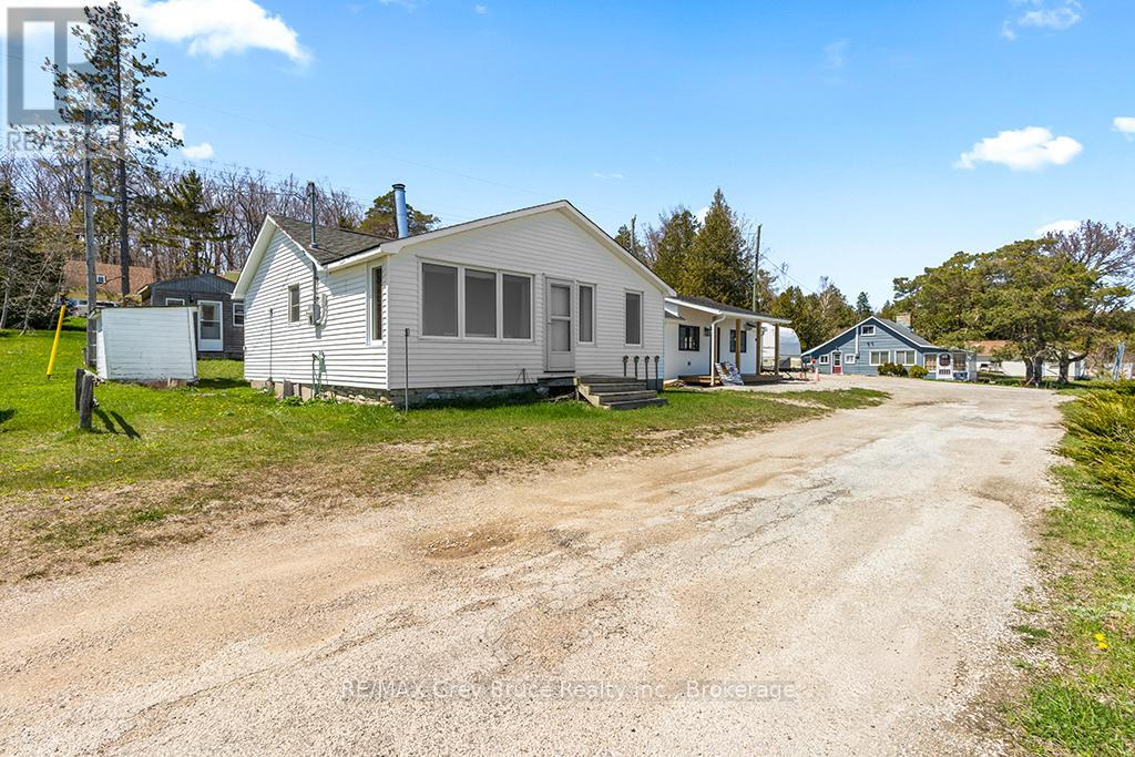 8 DOCK LANE - 8