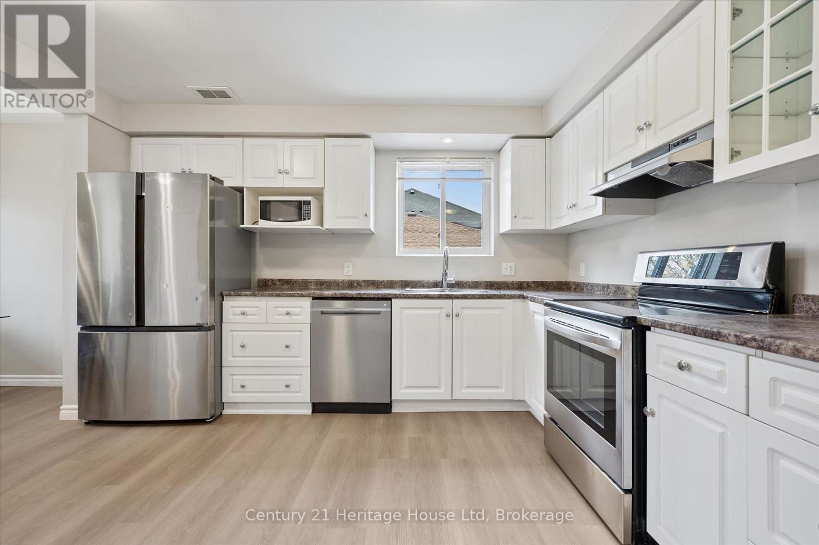 126 FORFAR STREET E - 10
