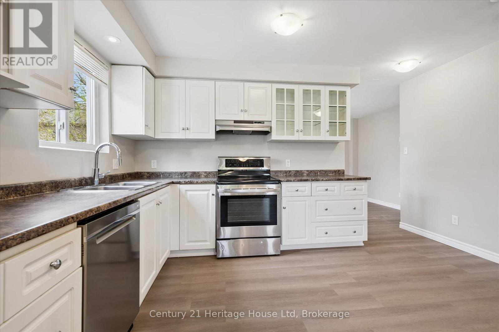 126 FORFAR STREET E - 12