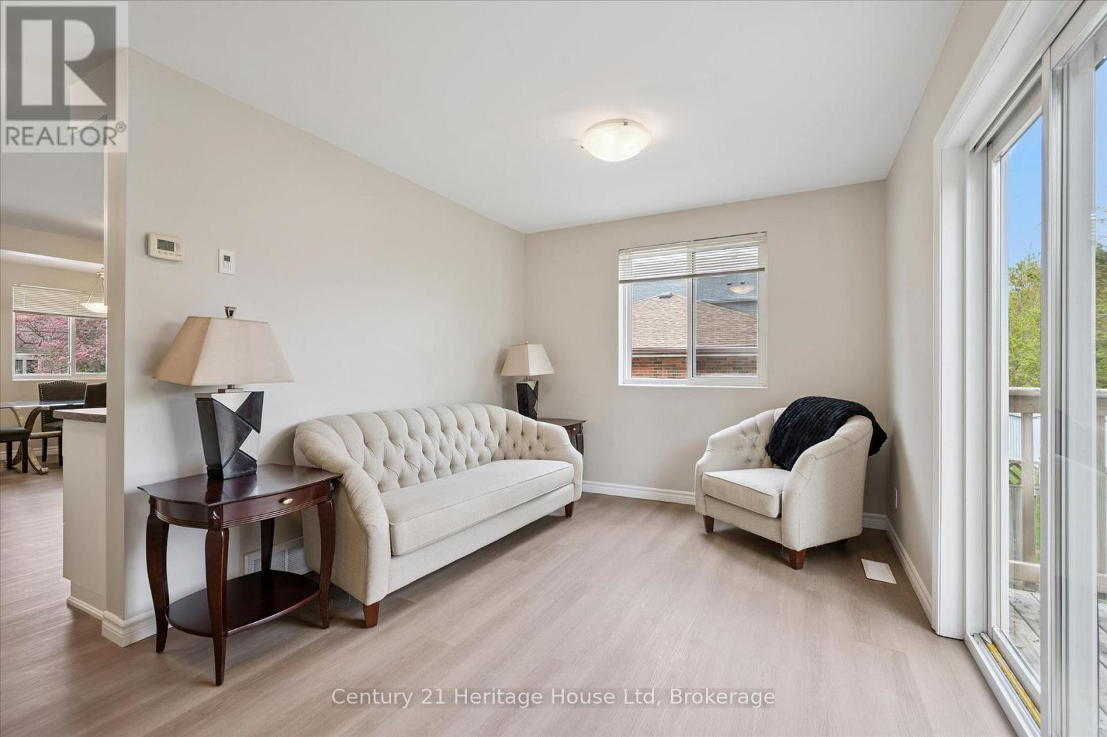 126 FORFAR STREET E - 13