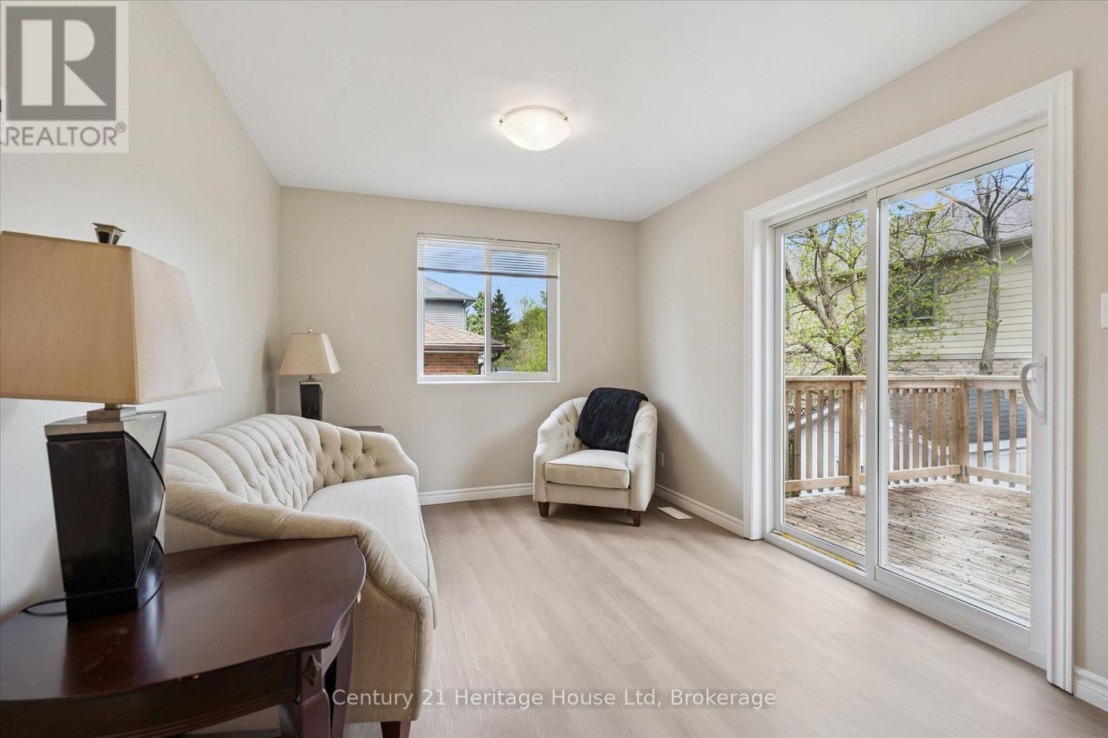126 FORFAR STREET E - 14