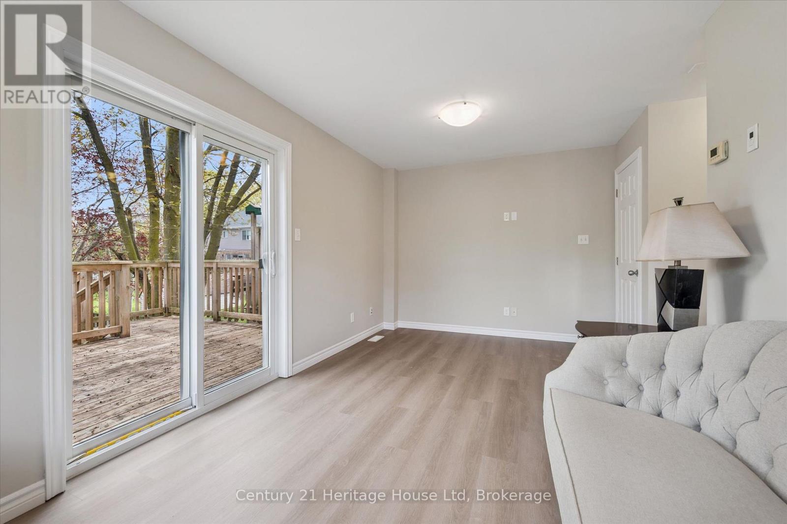 126 FORFAR STREET E - 15