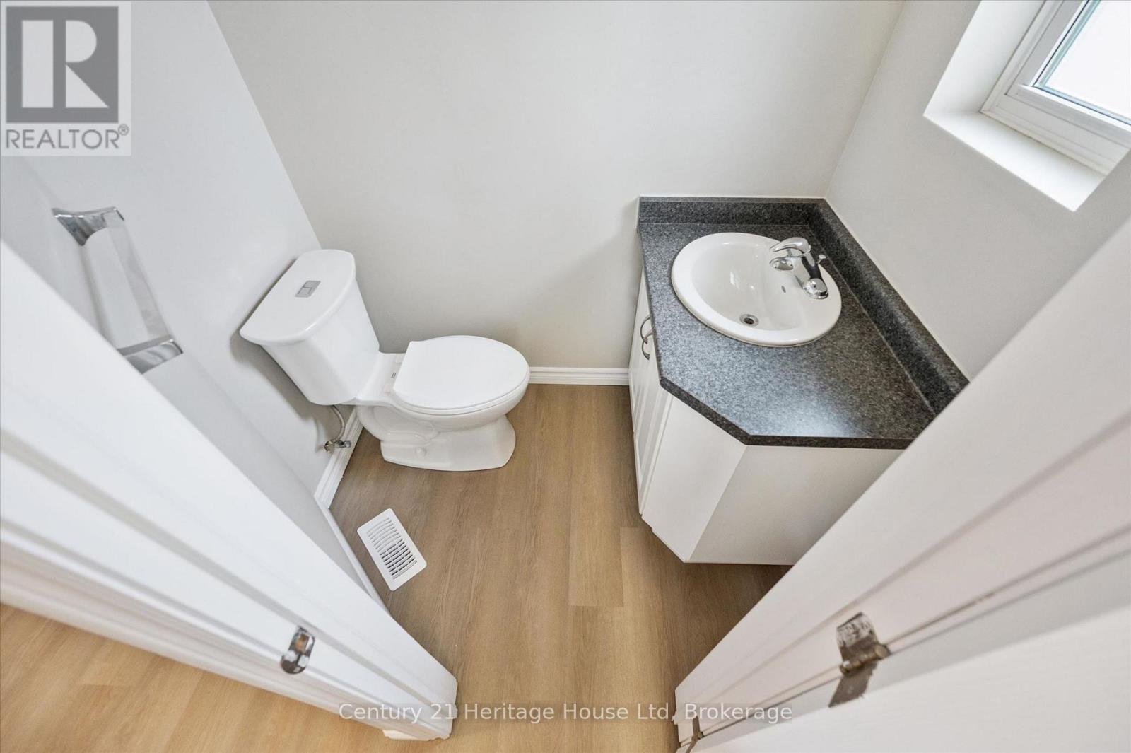 126 FORFAR STREET E - 18