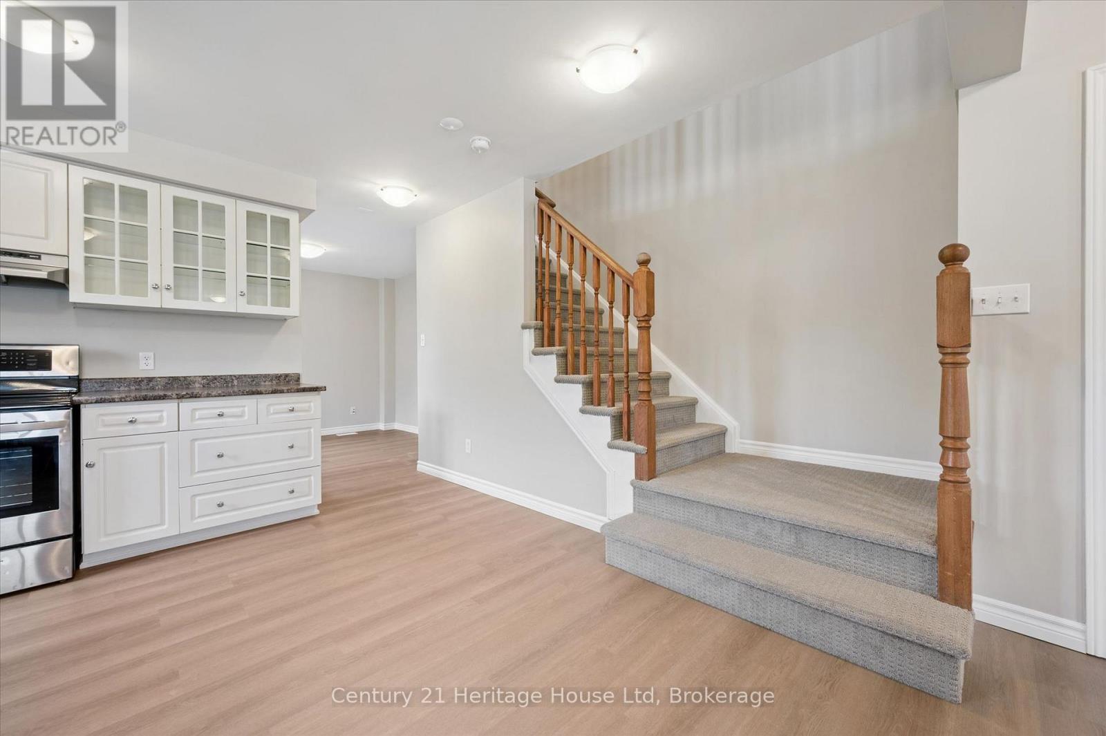 126 FORFAR STREET E - 19