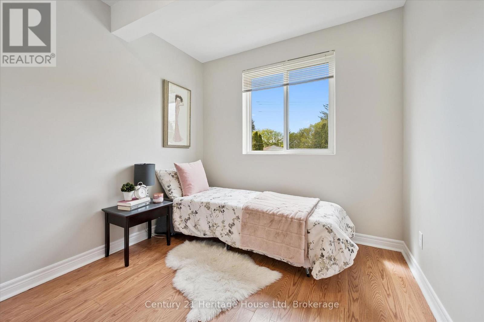 126 FORFAR STREET E - 21