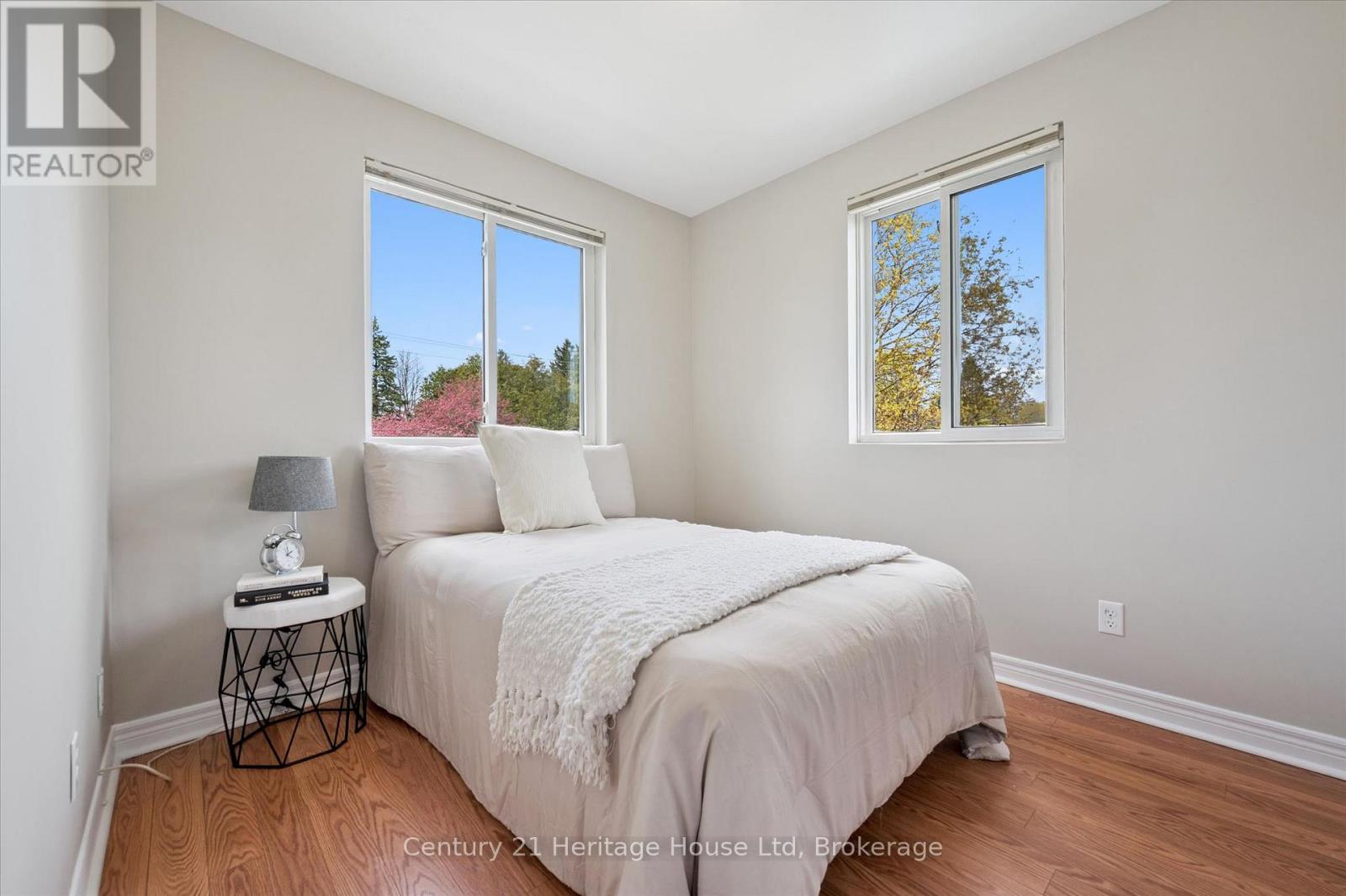 126 FORFAR STREET E - 22