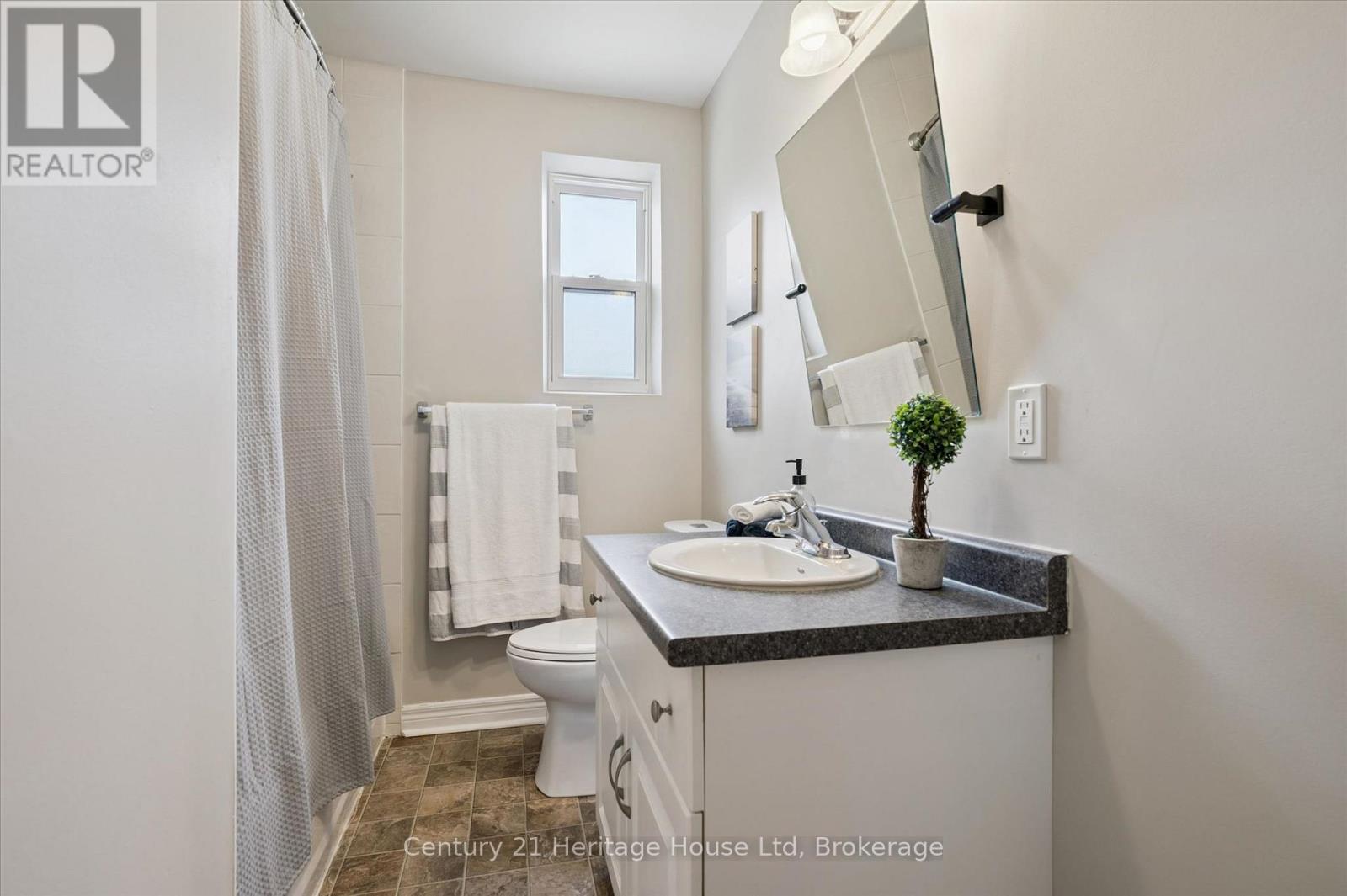 126 FORFAR STREET E - 23