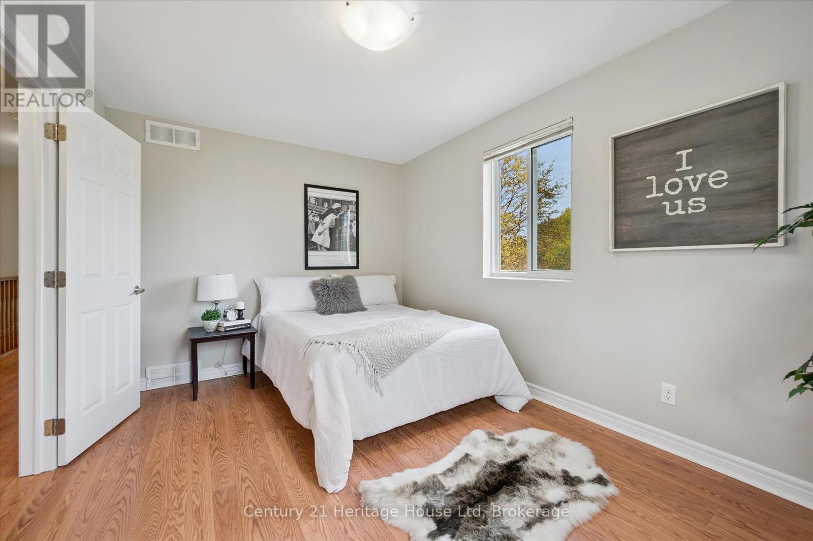126 FORFAR STREET E - 25